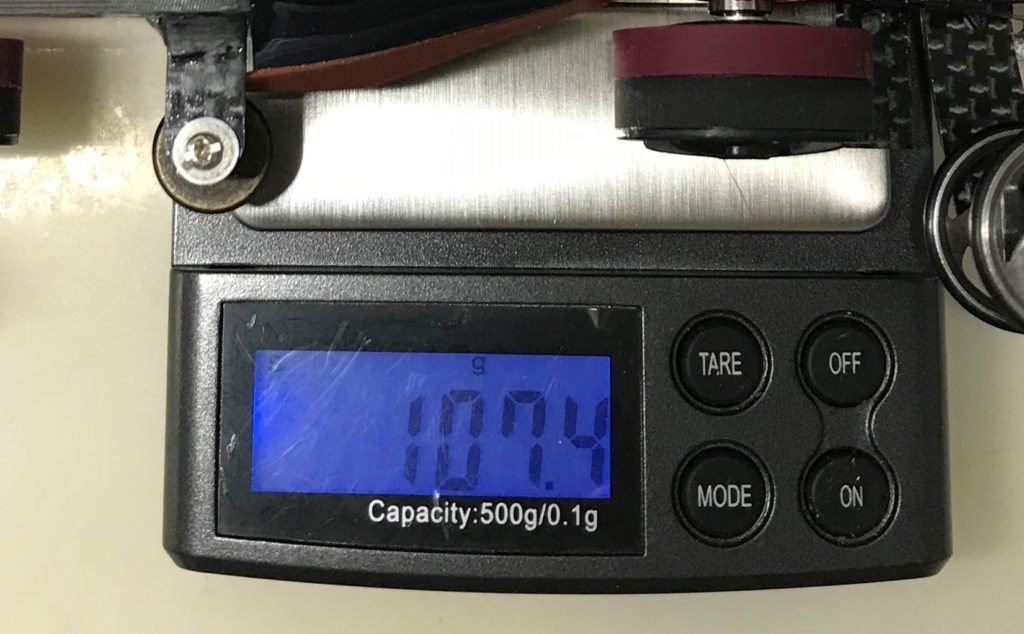ミニ四駆の重さをデジタルはかりを使って計測、０．０１ｇ単位で計測 
